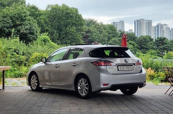 Lexus CT200h 1.8 Compact Trendy ZWA10 — пробег 82 600 км — фото 2 из 5