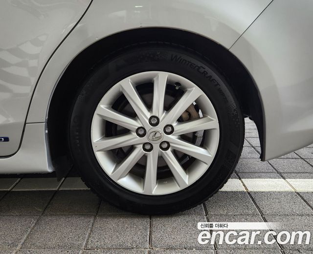 Lexus CT200h 1.8 Compact Trendy ZWA10 — пробег 82 600 км — фото 5 из 5