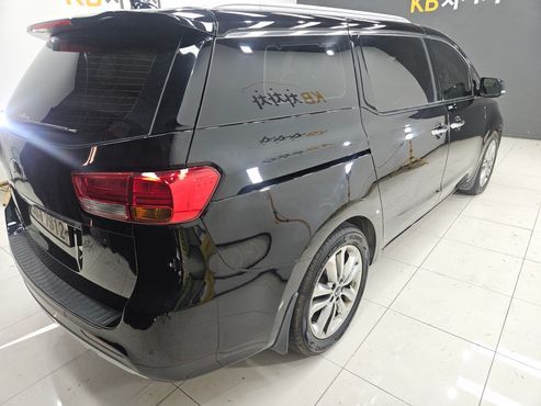 Kia Carnival 9-seater Noblesse — пробег 222 000 км — фото 4 из 5