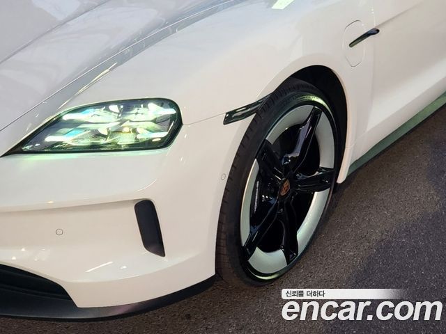 Porsche Taycan Base — пробег 14 300 км — фото 1 из 5