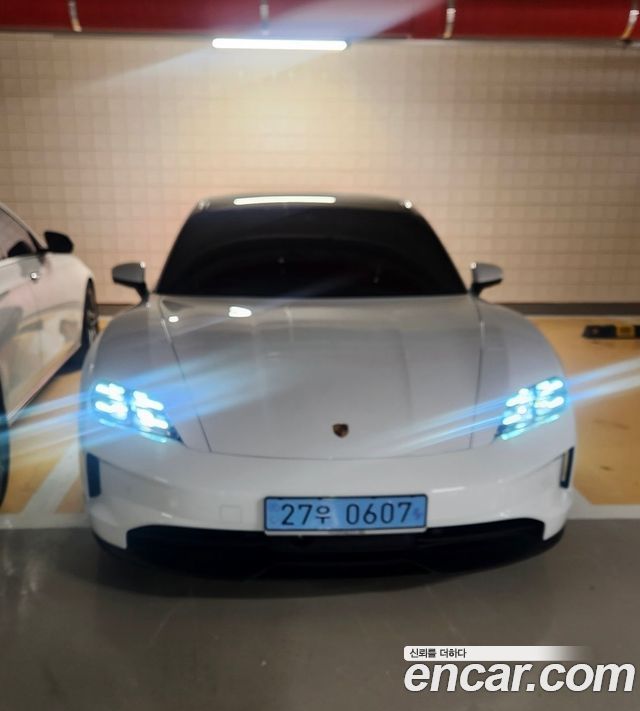 Porsche Taycan Base — пробег 14 300 км — фото 3 из 5