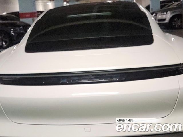 Porsche Taycan Base — пробег 14 300 км — фото 4 из 5