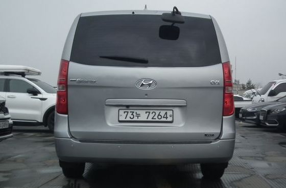 Hyundai Starex 12-Seater Wagon CVX Deluxe — пробег 175 680 км — фото 4 из 5