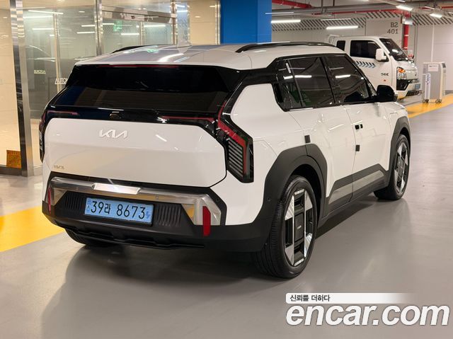 Kia EV3 Long Range 2WD Earth — пробег 29 130 км — фото 5 из 5