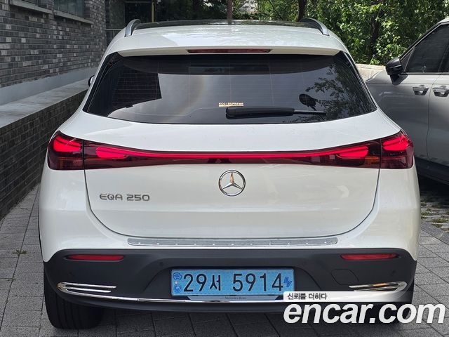 Mercedes-Benz EQA EQA250 Electric Art — пробег 27 000 км — фото 4 из 5