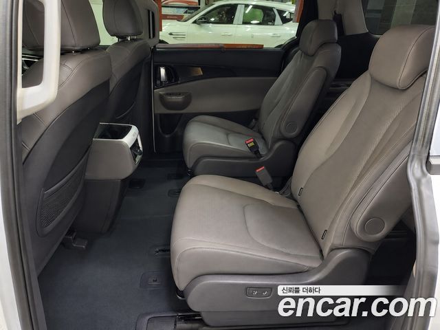 Kia Carnival HEV 9seater Signature — пробег 5 780 км — фото 4 из 5