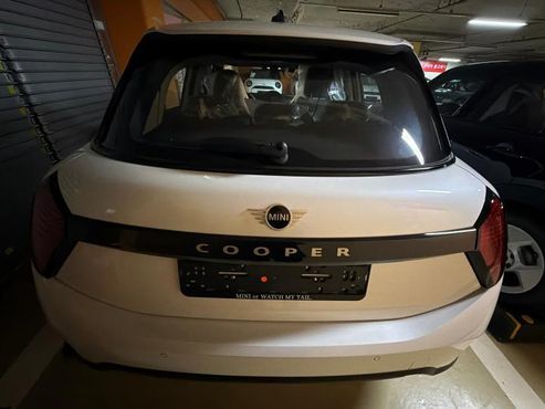 Mini Cooper 5Door Essential — пробег 5 км — фото 2 из 5