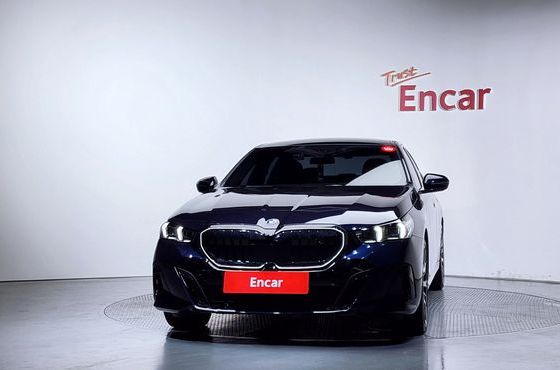 BMW 5-Series 530i xDrive M Sport — пробег 4 562 км — фото 3 из 5