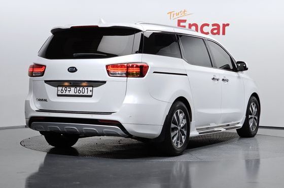 Kia Carnival 9-seater Luxury — пробег 106 420 км — фото 2 из 5