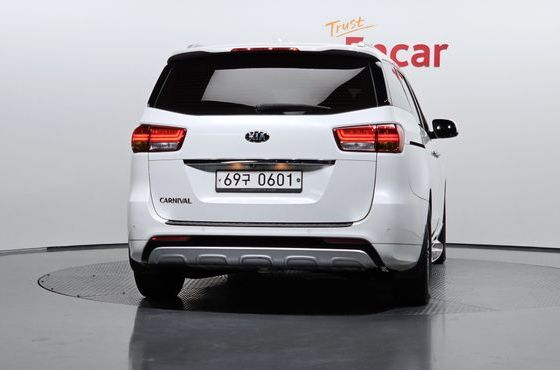 Kia Carnival 9-seater Luxury — пробег 106 420 км — фото 4 из 5