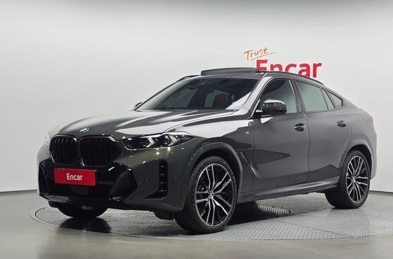 BMW X6 xDrive40i M Sport — пробег 4 571 км — фото 1 из 5