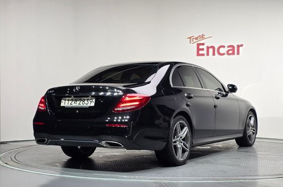Mercedes-Benz E-Class E300 4MATIC AMG Line — пробег 104 805 км — фото 2 из 5