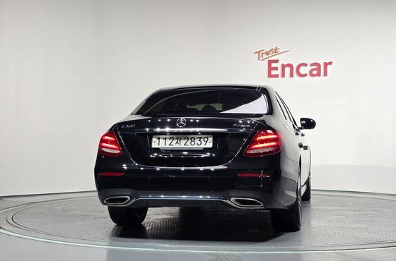Mercedes-Benz E-Class E300 4MATIC AMG Line — пробег 104 805 км — фото 4 из 5