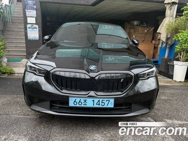 BMW i5 eDrive 40 — пробег 20 856 км — фото 1 из 5