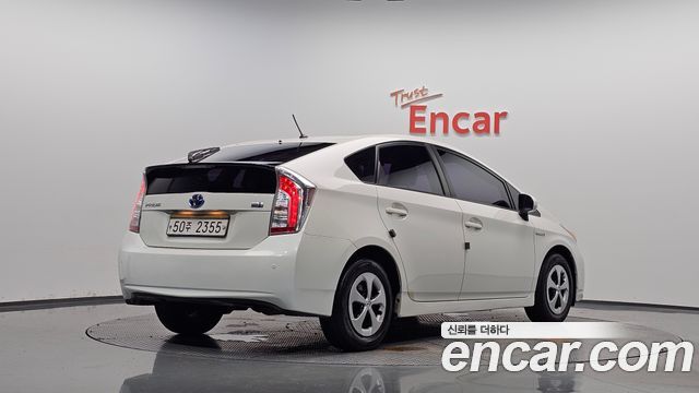 Toyota Prius 1.8 E — пробег 166 964 км — фото 2 из 5