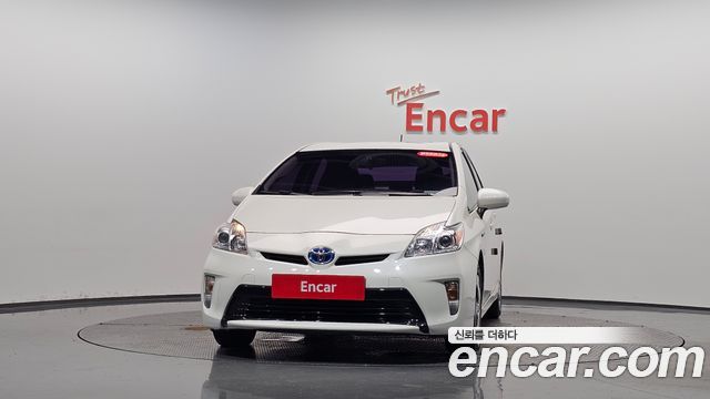 Toyota Prius 1.8 E — пробег 166 964 км — фото 3 из 5