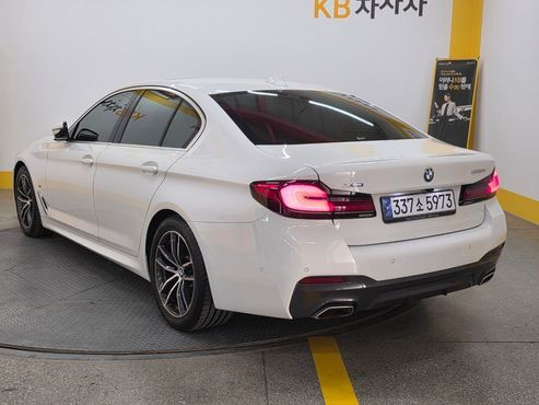 BMW 5-Series 520i M Sport — пробег 45 828 км — фото 2 из 5