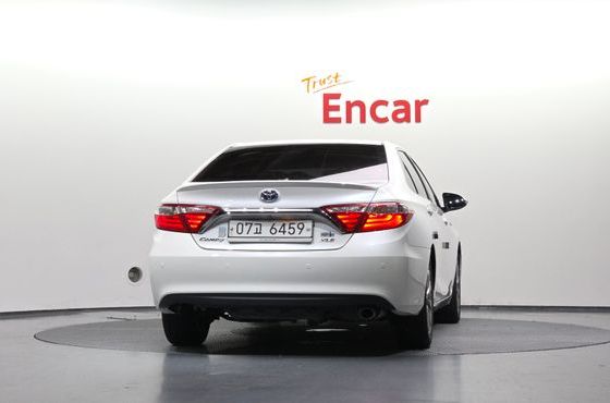 Toyota Camry Hybrid XLE — пробег 112 710 км — фото 4 из 5