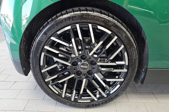 Mini Cooper SE Favoured — пробег 9 011 км — фото 5 из 5