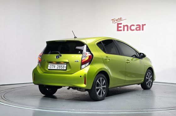 Toyota Prius 1.5 — пробег 17 227 км — фото 2 из 5