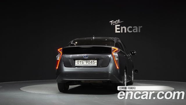 Toyota Prius 1.8 E — пробег 115 200 км — фото 4 из 5