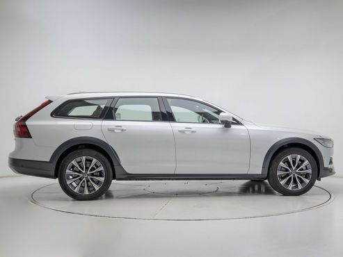 Volvo V90 B5 Ultra AWD — пробег 5 058 км — фото 4 из 5