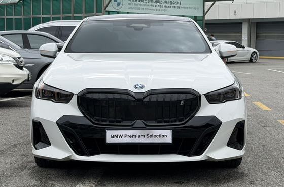 BMW i5 eDrive 40 M Sport — пробег 22 292 км — фото 3 из 5