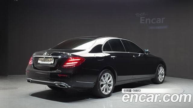 Mercedes-Benz E-Class E220d 4MATIC Exclusive — пробег 101 696 км — фото 2 из 5