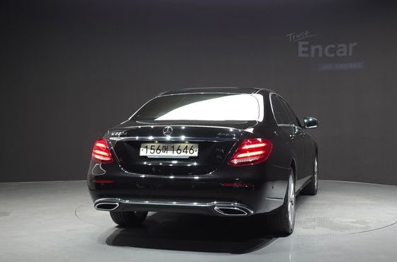Mercedes-Benz E-Class E220d 4MATIC Exclusive — пробег 101 696 км — фото 4 из 5