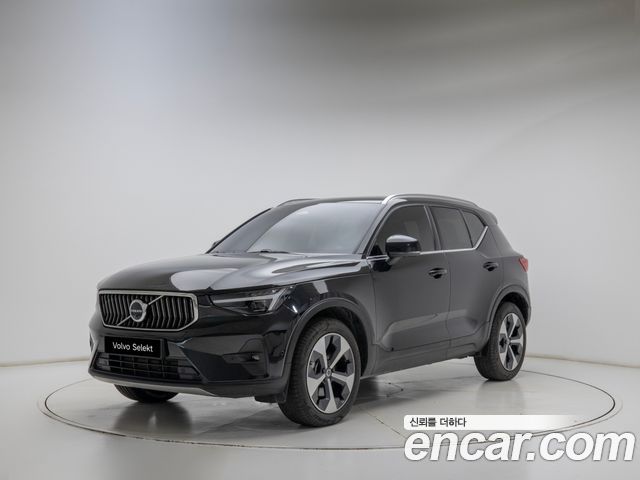Volvo XC40 B4 Ultra Bright — пробег 7 154 км — фото 1 из 5
