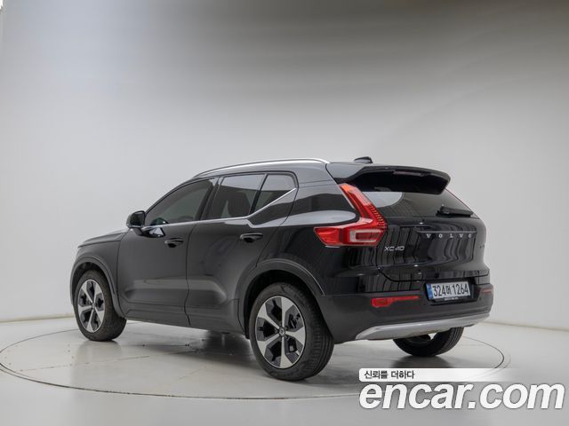 Volvo XC40 B4 Ultra Bright — пробег 7 154 км — фото 2 из 5