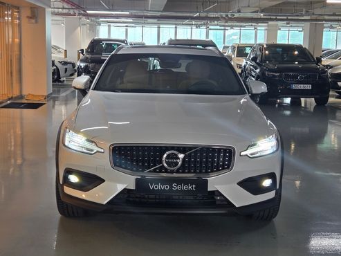 Volvo V60 B5 Ultra AWD — пробег 1 243 км — фото 3 из 5