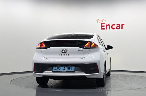 Hyundai Ioniq Q — пробег 121 384 км — фото 4 из 5