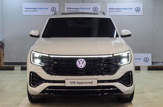 Volkswagen Atlas 2.0 TSI R-LINE 7-Seater — пробег 6 936 км — фото 1 из 5