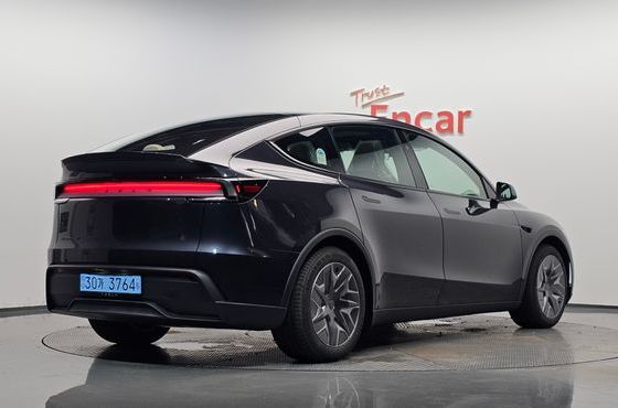 Tesla Model Y L Long Range AWD — пробег 11 км — фото 2 из 5
