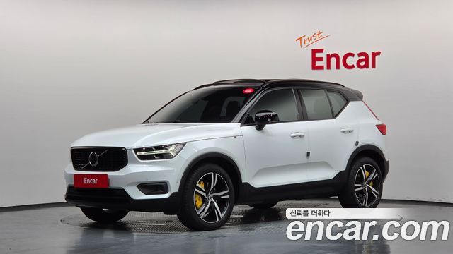 Volvo XC40 T4 R-Design — пробег 70 661 км — фото 1 из 5