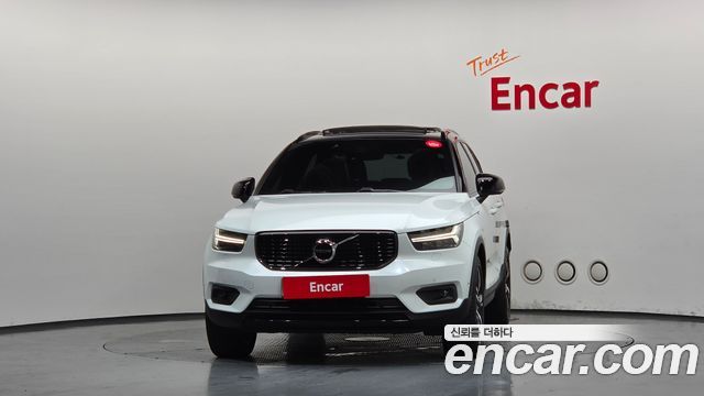 Volvo XC40 T4 R-Design — пробег 70 661 км — фото 3 из 5