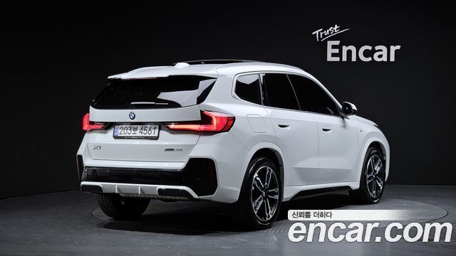 BMW X1 xDrive 20i M Sport — пробег 29 920 км — фото 2 из 5