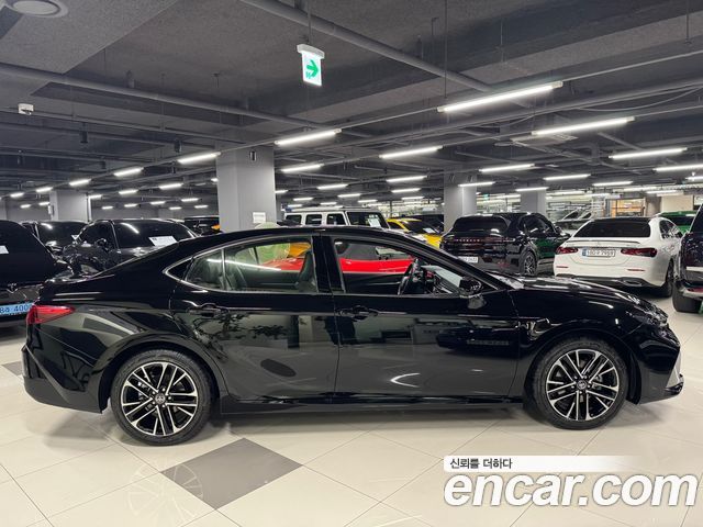Toyota Camry 2.5 XLE Premium Hybrid — пробег 7 км — фото 2 из 5