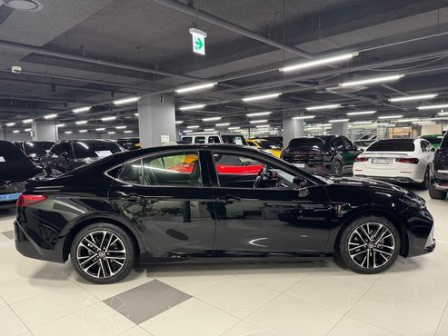 Toyota Camry 2.5 XLE Premium Hybrid — пробег 7 км — фото 2 из 5