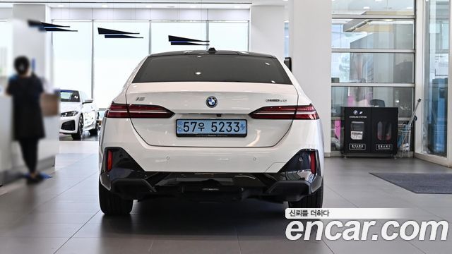 BMW i5 eDrive 40 M Sport — пробег 48 653 км — фото 4 из 5