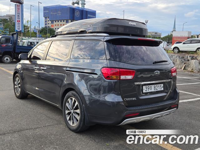 Kia Carnival 9-seater Luxury — пробег 194 611 км — фото 4 из 5