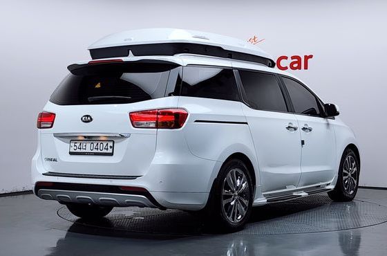 Kia Carnival 9-seater Outdoor Prestige — пробег 128 317 км — фото 2 из 5