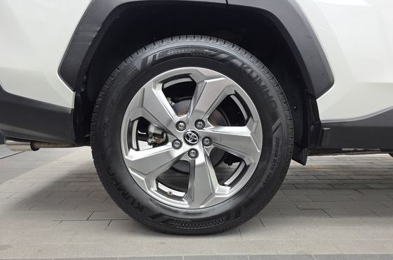 Toyota RAV4 2.5 4WD Hybrid — пробег 41 820 км — фото 5 из 5