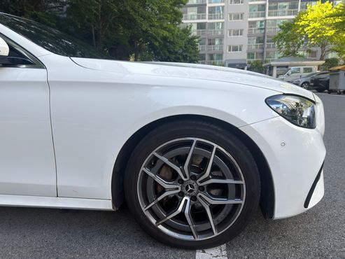 Mercedes-Benz E-Class E220d 4MATIC AMG Line — пробег 85 000 км — фото 5 из 5