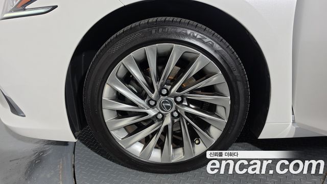 Lexus ES Luxury Plus — пробег 60 165 км — фото 5 из 5