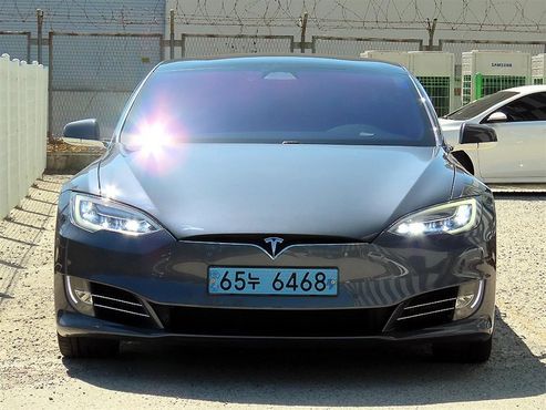 Tesla Model S 90D — пробег 64 536 км — фото 1 из 5