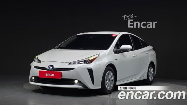 Toyota Prius 1.8 — пробег 72 857 км — фото 1 из 5