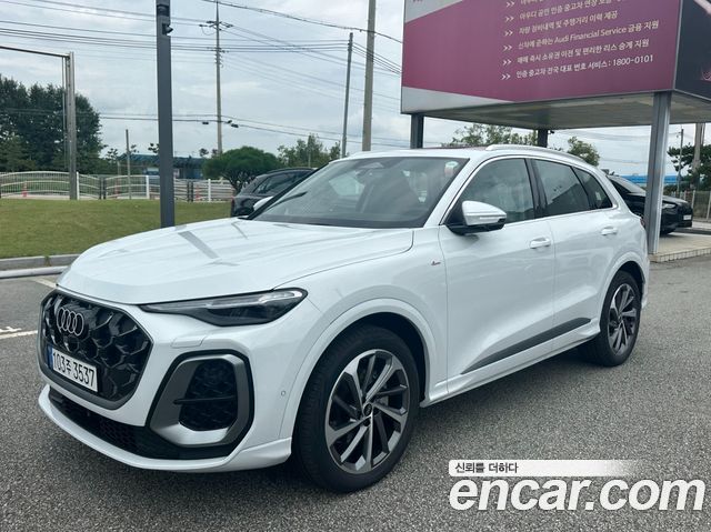 Audi Q5 40 TFSI Quattro S Line — пробег 30 км — фото 1 из 5