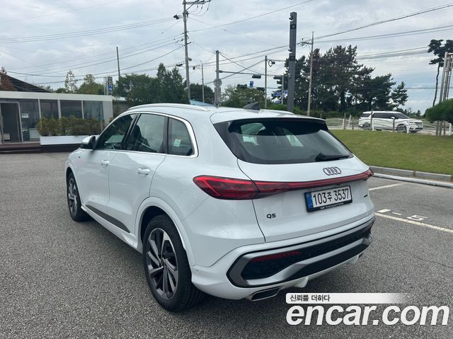 Audi Q5 40 TFSI Quattro S Line — пробег 30 км — фото 2 из 5